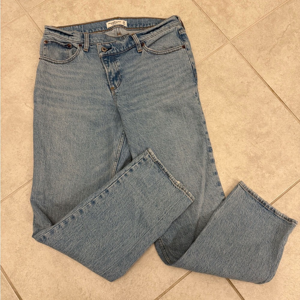 Abercrombie & Fitch Mid Rise 90s Straight Jeans